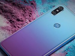 Motorola P30, Android Terbaru yang Jiplak iPhone X