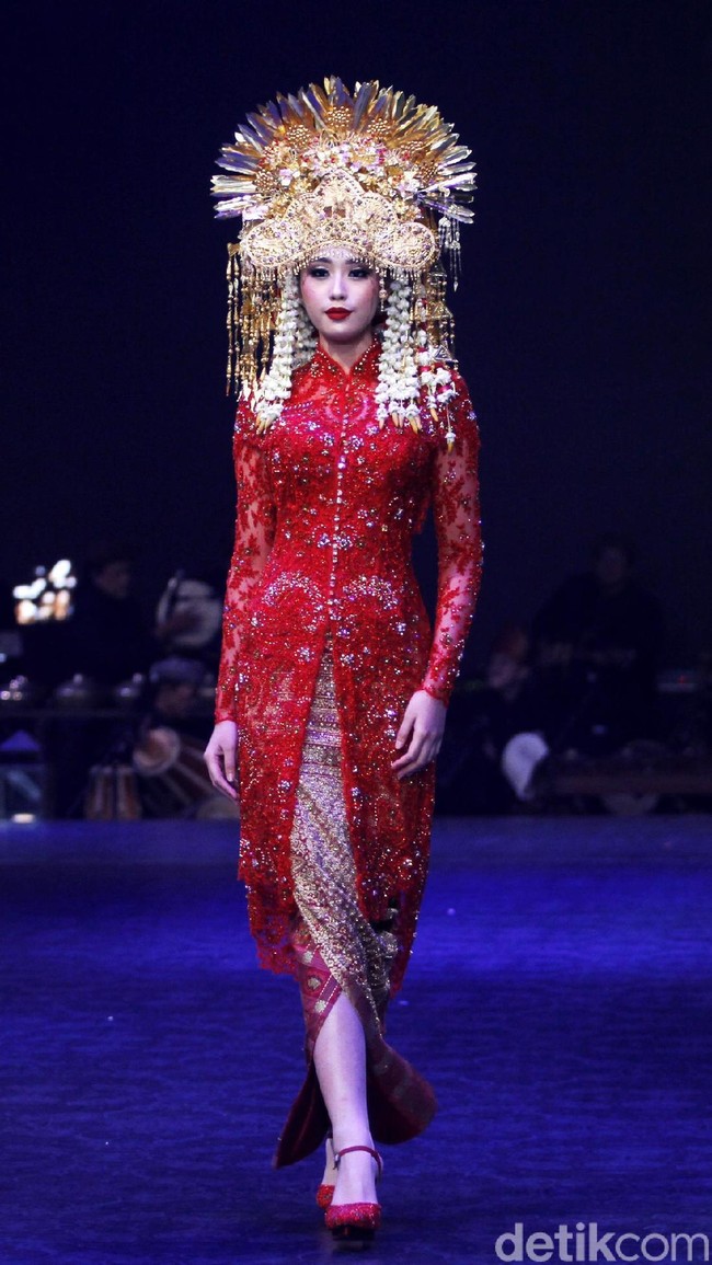 Fashion show koleksi  terbaru dari Vera Anggraini atau lebih dikenal dengan nama Vera Kebaya yang mengusung tema Merajut nusantara berlangsung di Ballroom Raffles Hotel, Jakarta, Rabu [15/8/2018]. Foto: Mohammad Abduh/Wolipop