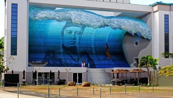 Gedung ini memiliki permukaan yang datar, tapi jadi berbeda berkat lukisan efek 3 dimensi. (Foto: Brightside)