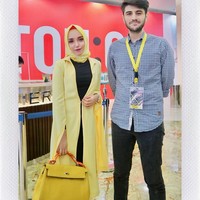 Di kesehariannya, Salma memilih hijab segi empat yang dipakai secara simpel. Ia pun cukup berani mencoba beragam warna mulai dari warna pastel hingga bold.Foto: Instagram/salmafinasunan