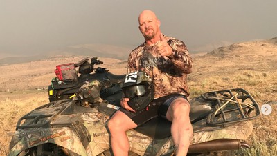 Ekstrem Banget! Begini Cara Pegulat Stone Cold Steve Austin Jaga Kebugaran