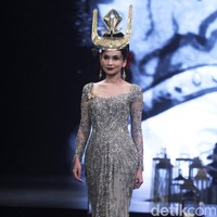 Fashion show koleksi  terbaru dari Vera Anggraini atau lebih dikenal dengan nama Vera Kebaya yang mengusung tema Merajut nusantara berlangsung di Ballroom Raffles Hotel, Jakarta, Rabu [15/8/2018]. Foto: Mohammad Abduh/Wolipop