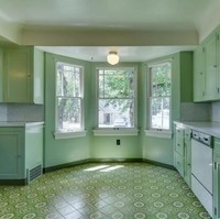 Dapur didominasi warna hijau muda. Lokasi ini juga pernah muncul di beberapa adegan Twilight. Seperti bernostalgia, ya? Foto: Dok. Sothebys International Realty