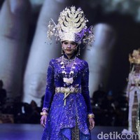 Fashion show koleksi  terbaru dari Vera Anggraini atau lebih dikenal dengan nama Vera Kebaya yang mengusung tema Merajut nusantara berlangsung di Ballroom Raffles Hotel, Jakarta, Rabu [15/8/2018]. Foto: Mohammad Abduh/Wolipop