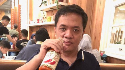 Gaya Nyeleneh Habiburokhman, Makan Pake 2 Sendok Hingga Makan Nasi Pake Kerupuk