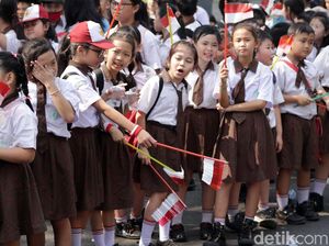 Aksi Pelajar Tanah Sereal Sambut Obor Asian Games 2018