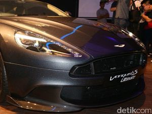 Diaz Hendropriyono Ingin Diajak Naik Mobil Rp 14 Miliar