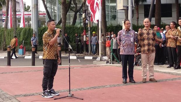 Seni bambu di Bundaran HI