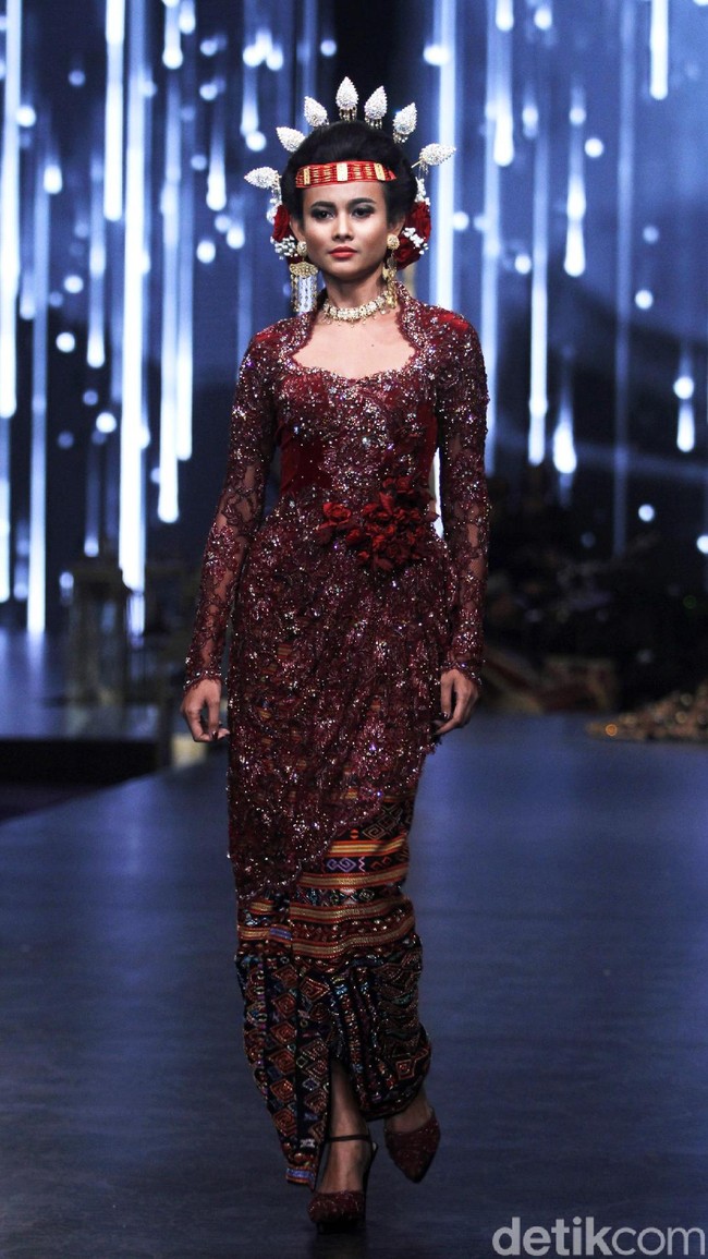 Fashion show koleksi  terbaru dari Vera Anggraini atau lebih dikenal dengan nama Vera Kebaya yang mengusung tema Merajut nusantara berlangsung di Ballroom Raffles Hotel, Jakarta, Rabu [15/8/2018]. Foto: Mohammad Abduh/Wolipop