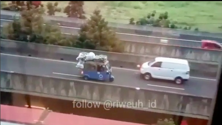 Bajaj lawan arah Foto: Pool (Instagram) Bajaj lawan arah Foto: Pool (Instagram)