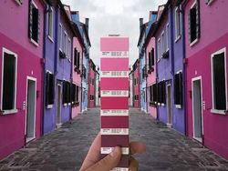 Keren! Ketika Panduan Warna Pantone Disatukan dengan Alam