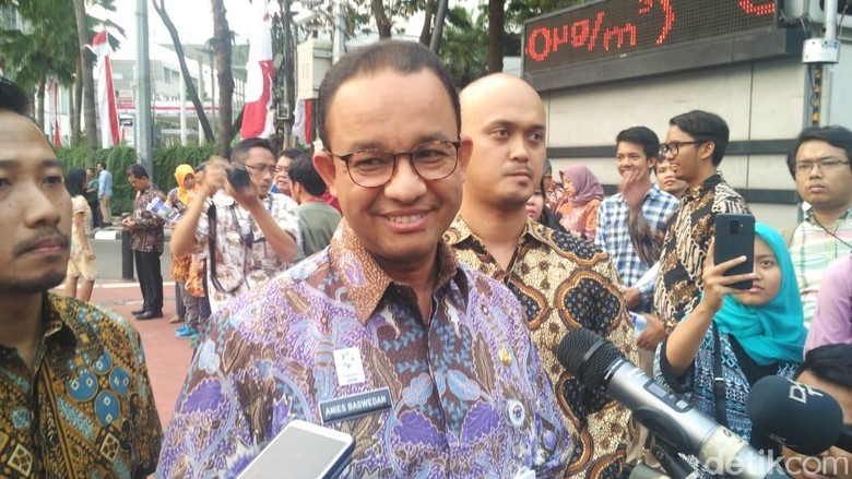 Anies Baswedan Minta Pedagang Hewan Kurban di Trotoar Ditertibkan Anies Baswedan Minta Pedagang Hewan Kurban di Trotoar Ditertibkan