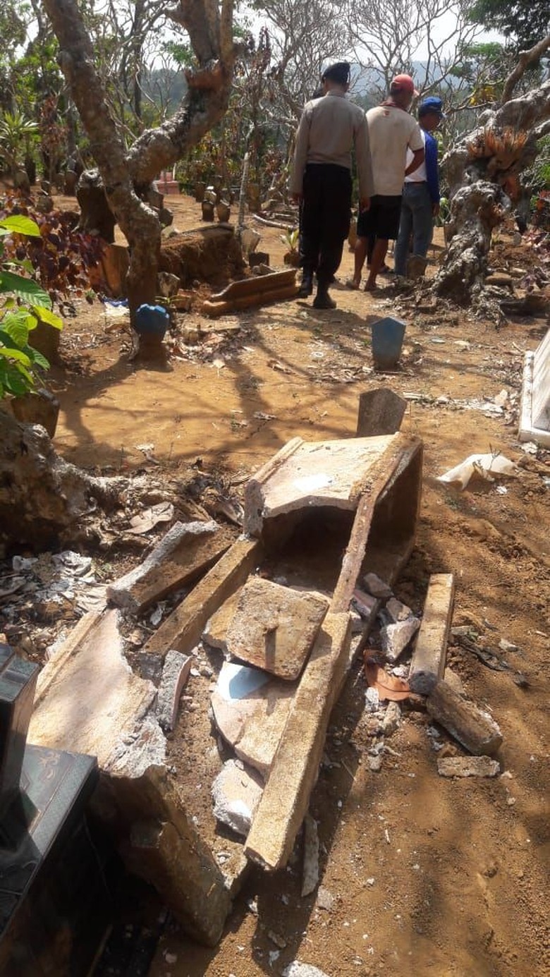 Ini Rencana Desa Jika Pelaku Pengrusakan Makam di Malang Terungkap Ini Rencana Desa Jika Pelaku Pengrusakan Makam di Malang Terungkap