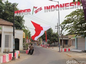 Wah, Bendera Merah Putih 350 Meter Rindangi Jalan Desa di Sidoarjo