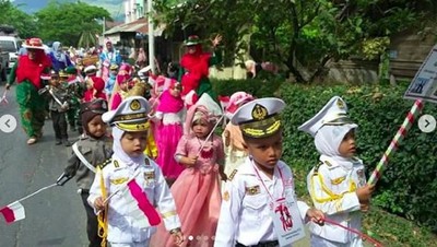 Melihat Anak-anak Pawai 17 Agustus Bikin Makin Semangat Deh