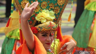 Tarian Betawi Sambut Obor Asian Games 2018