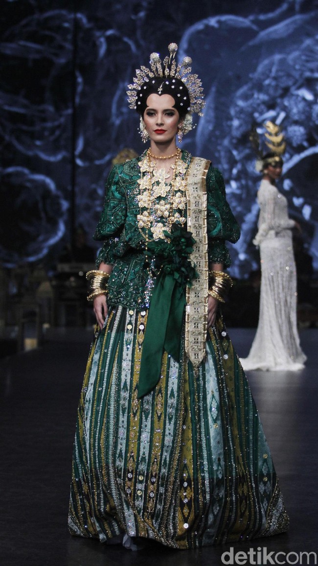 Fashion show koleksi  terbaru dari Vera Anggraini atau lebih dikenal dengan nama Vera Kebaya yang mengusung tema Merajut nusantara berlangsung di Ballroom Raffles Hotel, Jakarta, Rabu [15/8/2018]. Foto: Mohammad Abduh/Wolipop