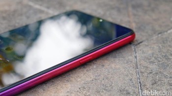 Sisi kanan terdapat tombol power. (Foto: detikINET/Adi Fida Rahman)