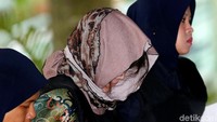 Namun jika dinyatakan sebaliknya, maka hakim akan memutuskan antara membebaskan kedua terdakwa dari seluruh dakwaan atau mengubah dakwaan menjadi lebih ringan dari pembunuhan. Baik Aisyah maupun Doan terancam hukuman mati jika dinyatakan bersalah atas dakwaan pembunuhan. REUTERS/Lai Seng Sin.