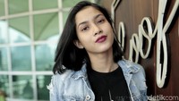 Jadi nggak sabar lihat penampilan si cantik Aghniny di bioskop ya?
