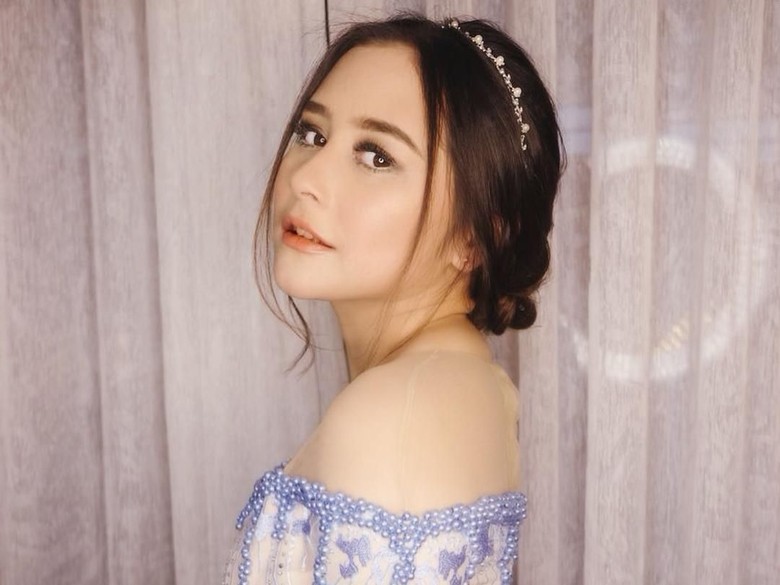 Nyinyir, Netizen Malah Diajak Prilly Liburan Gratis Nyinyir, Netizen Malah Diajak Prilly Liburan Gratis