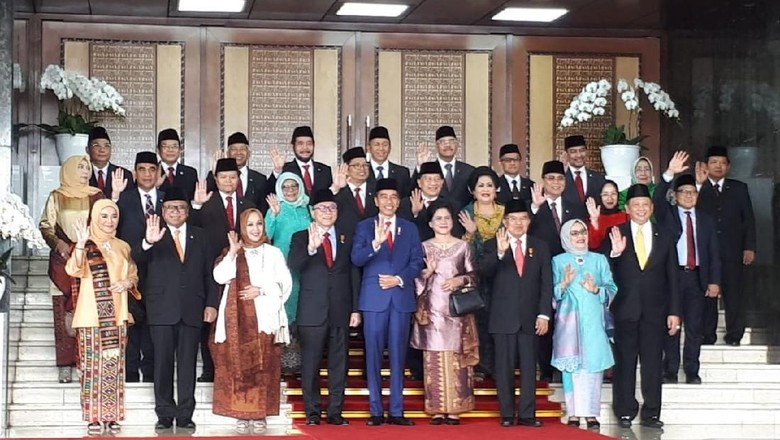 Kritik Zulkifli Hasan ke Pemerintahan Jokowi dari Mimbar Sidang MPR Kritik Zulkifli Hasan ke Pemerintahan Jokowi dari Mimbar Sidang MPR
