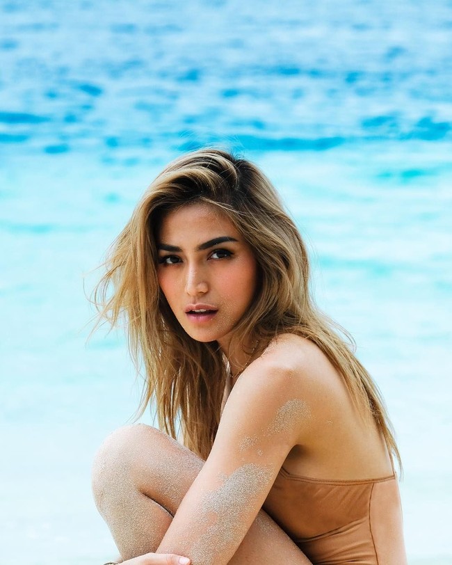 Kecantikan yang natural sampai efforless beauty, begitu netizen memuji pesona artis yang disebut-sebut sebagai kekasih Richard Kyle itu.  Foto: Instagram (Inijedar)