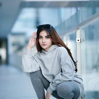 Di Instagram-nya, Bebi tak hanya mengunggah foto seksi lagi, tapi juga mengunggah video mirip Kiki Challenge yang memperlihatkan gerakan seksi. Foto: Dok. Instagram/bae_biiiiiii