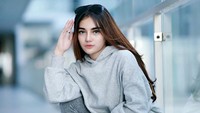 Nabilla hanya menuliskan Hanya Tuhan yang bisa menilaiku terkait perubahannya itu. Dok. Instagram/bae_biiiiiii
