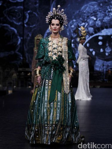 Keindahan Ragam Kebaya dari Aceh sampai Papua di Tangan Vera Kebaya