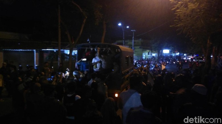 Bentrok Asrama Mahasiswa Papua, Polisi: Yang Bawa Parang Terekam Bentrok Asrama Mahasiswa Papua, Polisi: Yang Bawa Parang Terekam