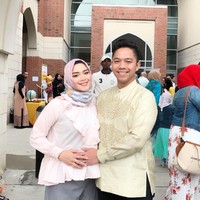 Ada yang baru dari penampilan Sheza Idris. Artis FTV itu mantap memutuskan untuk berhijab. Hal ini terlihat dari unggah foto di Instagram-nya. Foto: Instagram/Shezaidris