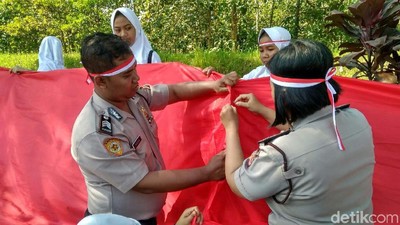 Keren! Warga Jahit Bendera Merah-Putih Sepanjang 3,3 KM