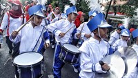 Marching band yang dimainkan anak-anak semakin meramaikan acara.