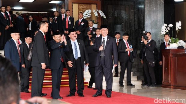 Habibie saat tiba di lokasi.