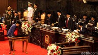 Atas postur tersebut, maka defisit pada tahun depan diarahkan untuk semakin menurun dibandingkan tahun sebelumnya.