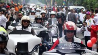 Komunitas Moge mengiringi pawai obor Asian Games 2018.