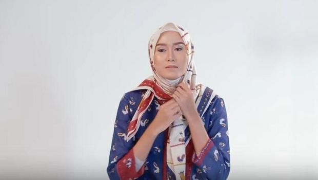 Tutorial Hijab untuk Kebaya dalam Rangka Hari Kemerdekaan