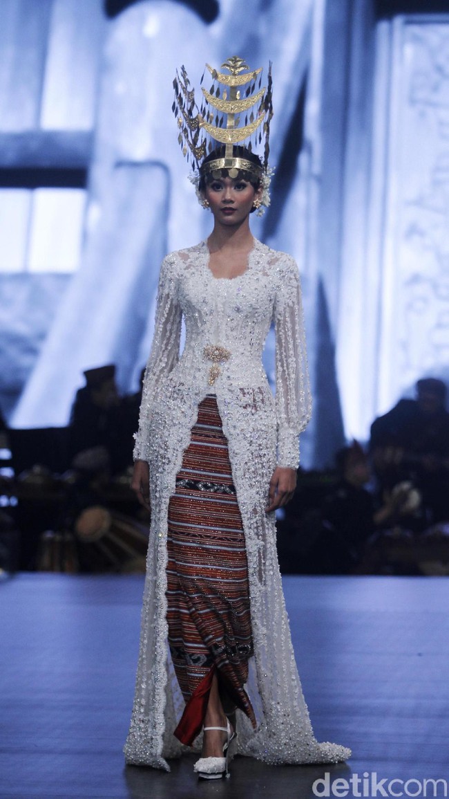 Fashion show koleksi  terbaru dari Vera Anggraini atau lebih dikenal dengan nama Vera Kebaya yang mengusung tema Merajut nusantara berlangsung di Ballroom Raffles Hotel, Jakarta, Rabu [15/8/2018]. Foto: Mohammad Abduh/Wolipop