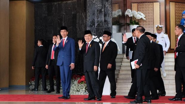 Saat Jokowi Freeze Lambaikan Tangan Seusai Sidang Tahunan