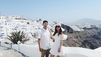 Foto: Dalam Instagramnya, mereka membagikan keseruan dan romantisnya berbulan madu di sana. Bikin iri deh! (tasyakamila/Instagram)