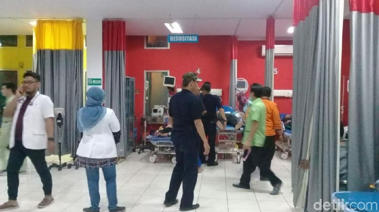 10 Anggota Paskibraka di Mojokerto Kesurupan saat Dikarantina 10 Anggota Paskibraka di Mojokerto Kesurupan saat Dikarantina