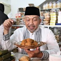 Hobi Makan Soto Dan Bubur, Ini Potret Ahmad Syaikhu 'Calon' Pengganti ...