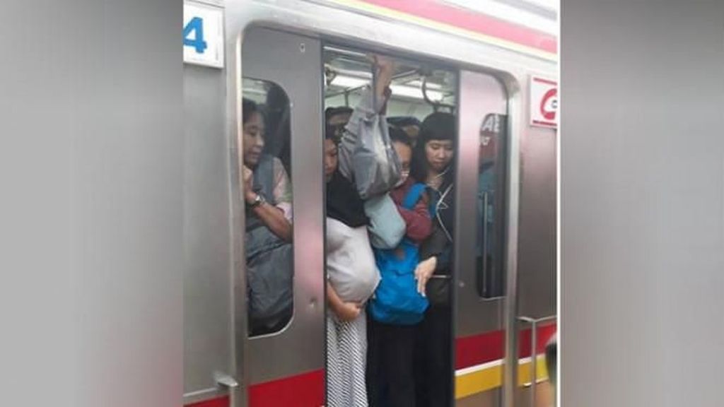 Komentar Pedas Netizen Bikin Ibu Hamil dan Bayinya Meninggal Komentar Pedas Netizen Bikin Ibu Hamil dan Bayinya Meninggal