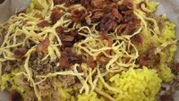 Nasi kuning Gorontalo lauknya sederhana. Abon ikan oedas dan dadar telur. Tapi sedapnya bikin nambah. Foto : Instagram @stjahjadi90