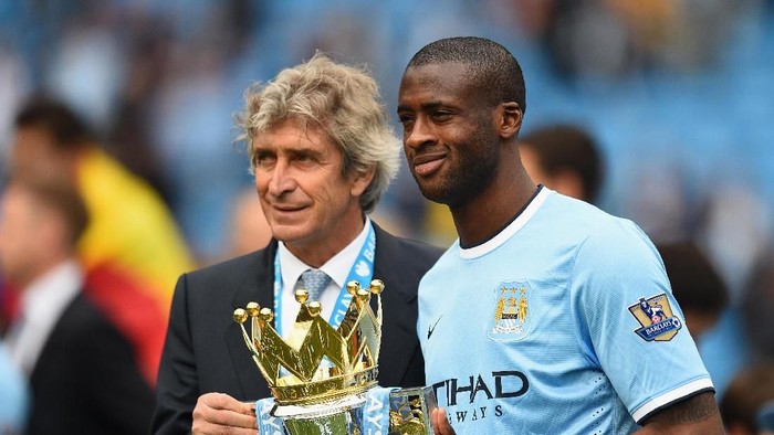 MANCHESTER, ENGLAND - MAY 11:  The Manchester City Manager Manuel Pellegrini and Yaya Toure pose with the trophy at the end of the Barclays Premier League match between Manchester City and West Ham United at the Etihad Stadium on May 11, 2014 in Manchester, England.  (Photo by Shaun Botterill/Getty Images)