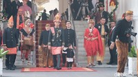 Presiden Jokowi mengajak cucunya, Jan Ethes, mengikuti upacara peringatan Hari Kemerdekaan Republik Indonesia ke-73.