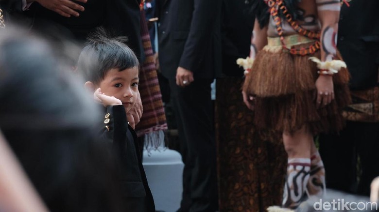 Gaya Cucu Jokowi Jawab Wawancara Gaya Cucu Jokowi Jawab Wawancara