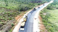 Ruas Nanga Badau Lanjak adalah jalan nasional sepanjang 46 kilometer menghubungkan daerah Putusibau dan PLBN Nanga Badau, batas wilayah Indonesia dengan Sarawak di Malaysia. Istimewa/Ditjen Bina Marga Kementerian PUPR.