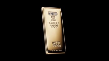 Bagian belakang Galaxy Note 9 dibalut lapisan emas. Foto: Caviar